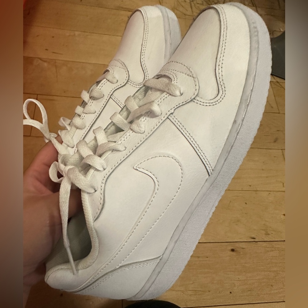 Nike Ebernon White Sneakers size mens 7 ,womens 8.5